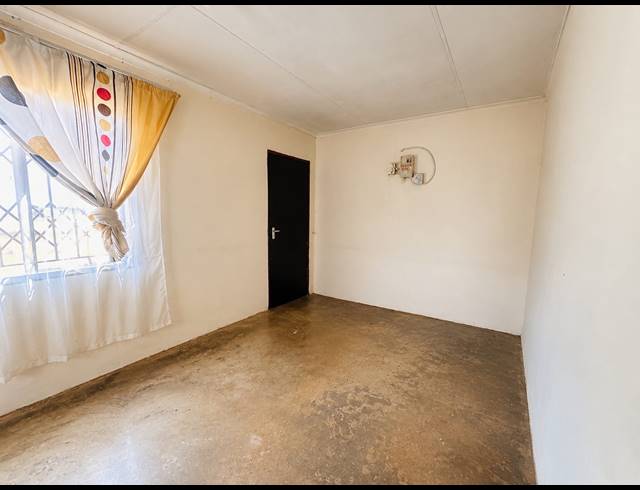 2 BEDROOM HOUSE FOR SALE IN GOLDEN GARDENS